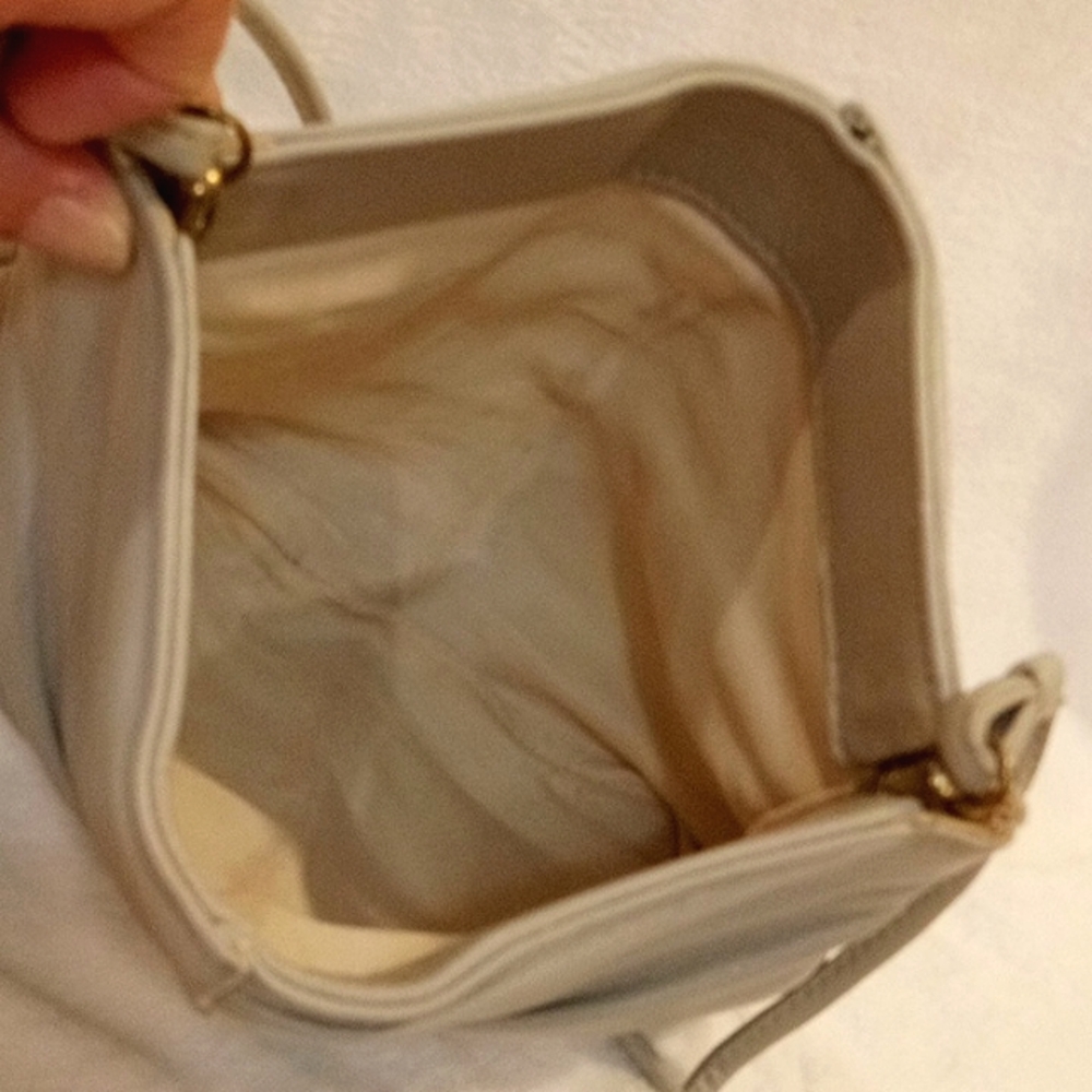 EUC💕Ruched Leather Beige  Crossbody, Beige Inside, Pop Snap Top Closure! - Picture 5 of 7